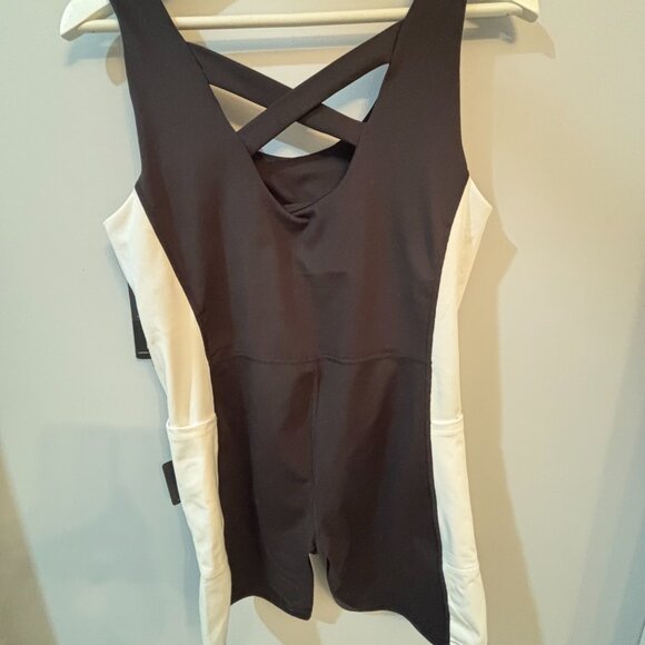 NWT Body Glove One-Piece Swimsuit/Shorts Women's Size Medium - Picture 3 of 6